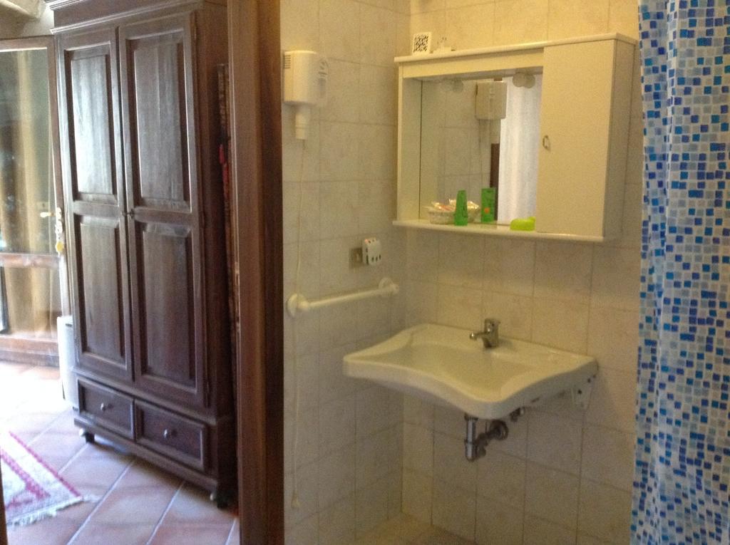 Le Copertelle Bed & Breakfast Serra San Quirico Habitación foto